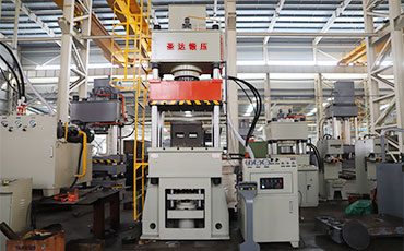三梁四柱液壓機簡述（結構、特點、參數及配置）